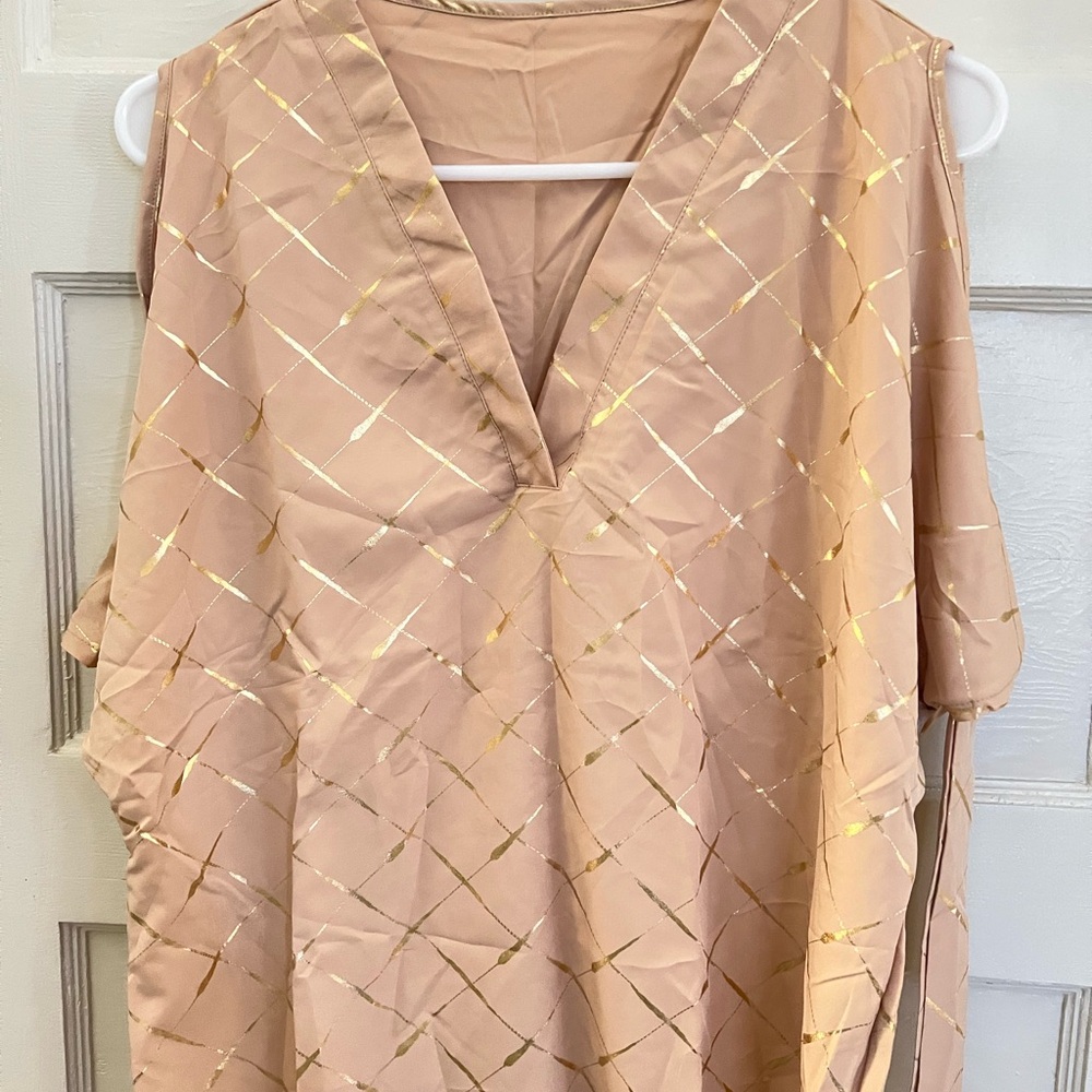 Women's Gold-Accented Blush V-Neck Top